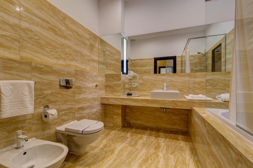 Khan-Chinar Hotel Днепър Екстериор снимка