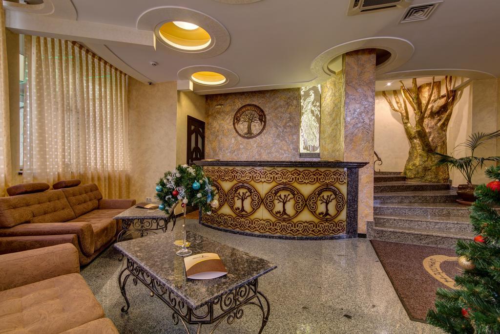 Khan-Chinar Hotel Днепър Екстериор снимка