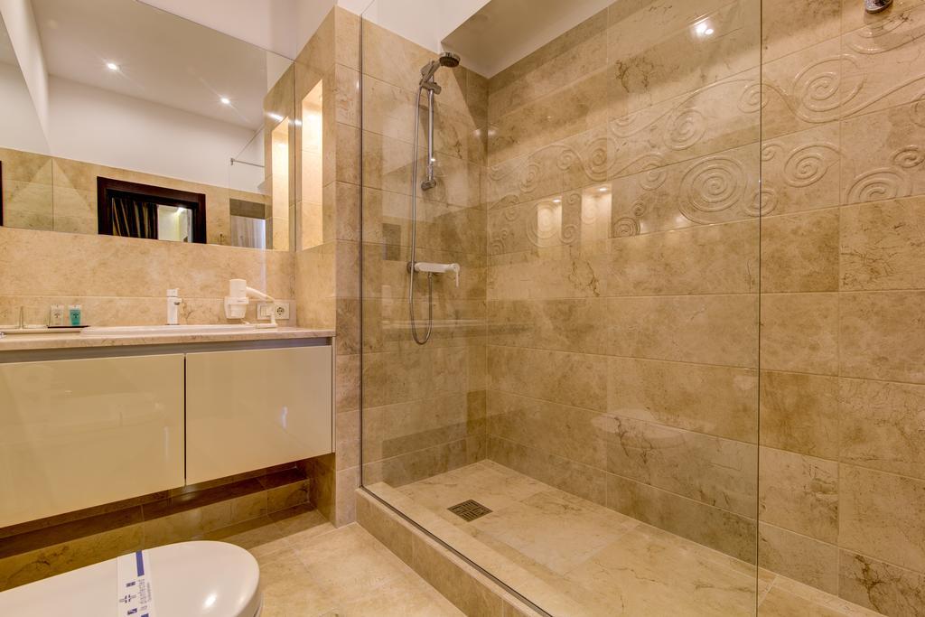 Khan-Chinar Hotel Днепър Екстериор снимка