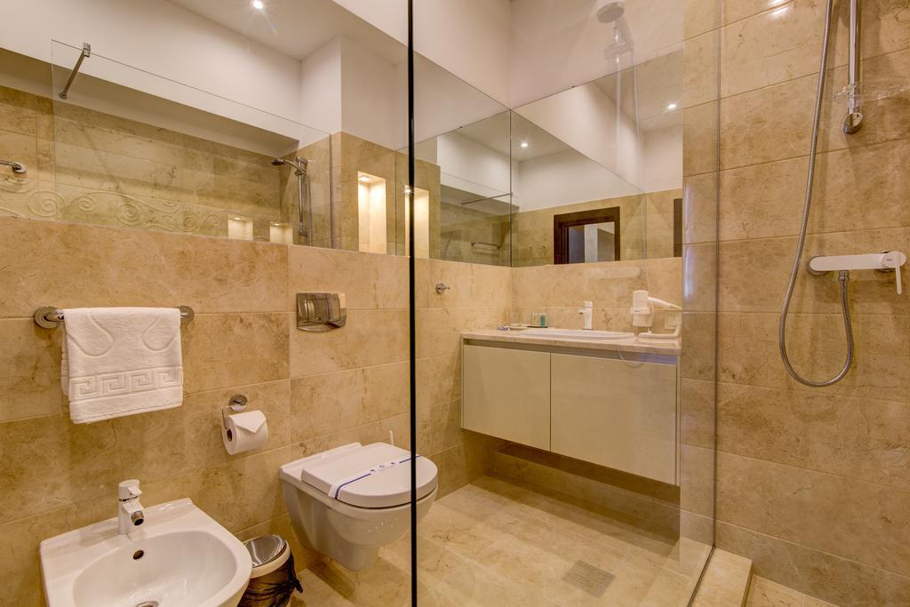 Khan-Chinar Hotel Днепър Екстериор снимка