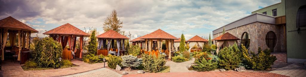 Khan-Chinar Hotel Днепър Екстериор снимка
