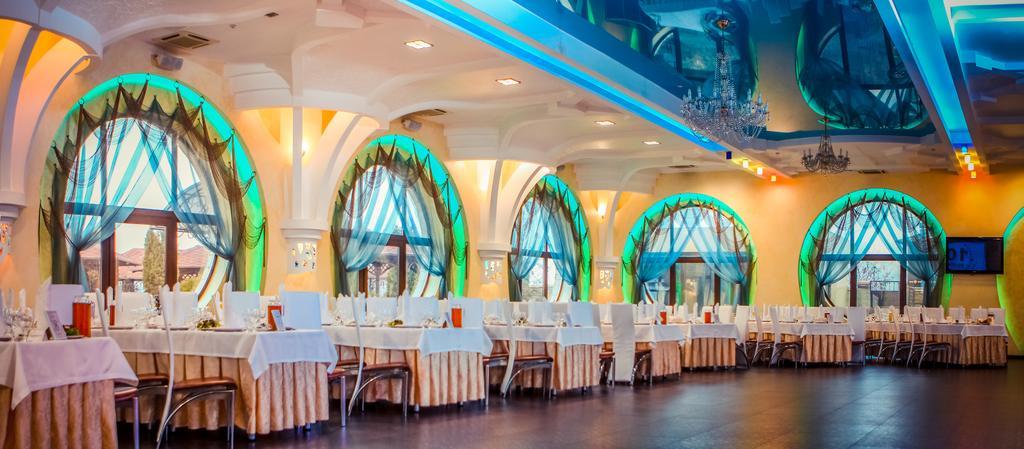 Khan-Chinar Hotel Днепър Екстериор снимка