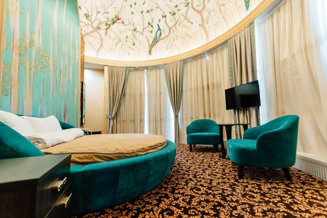 Khan-Chinar Hotel Днепър Екстериор снимка
