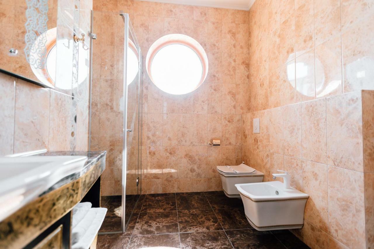 Khan-Chinar Hotel Днепър Екстериор снимка